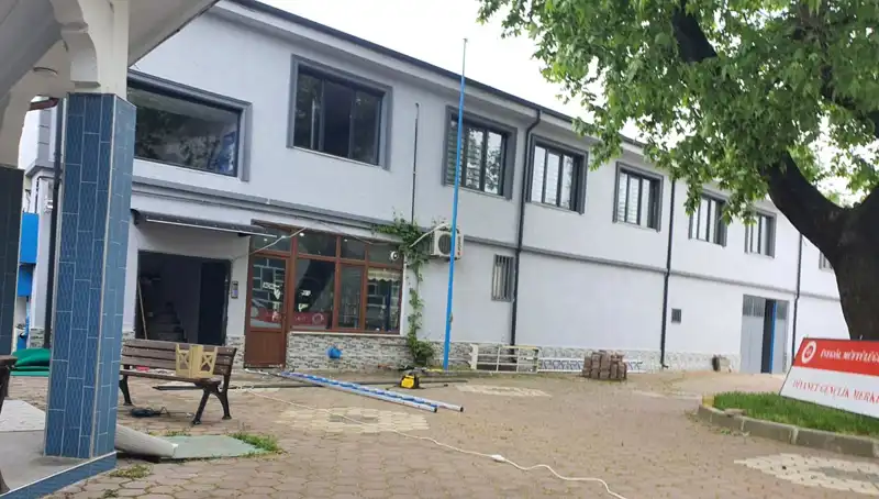 Yüksekten Düşmenin Nefes Kesen Hikayesi: Tabela Takarken Talihsiz Kaza