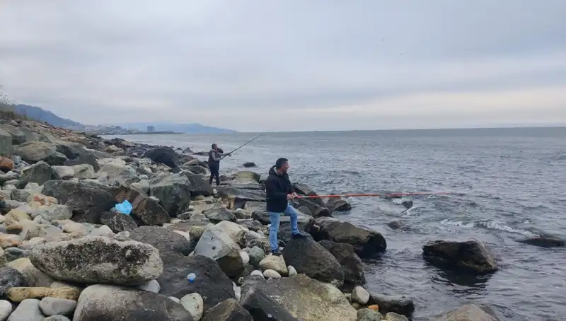 Kafesten Kaçan İki Ton Levrek Denize Dağıldı: Sahile Akın Edenler Hemen Geldi!