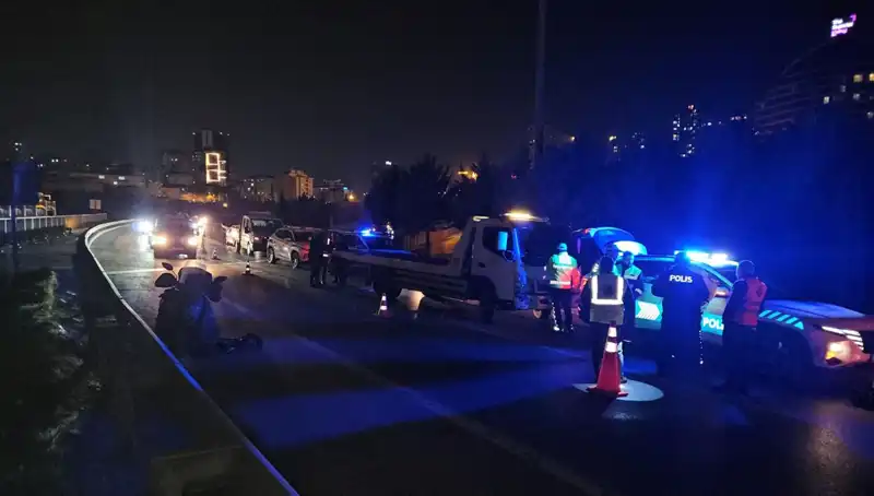 TEM Otoyolu'nda Şaşırtan Kaza: Yatan Adamı Sürükledi!