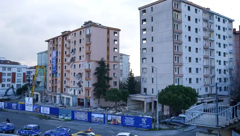 Büyükçekmece'de Hayalet Binalar: 10 Yapı Yıkım Sürecine Girdi