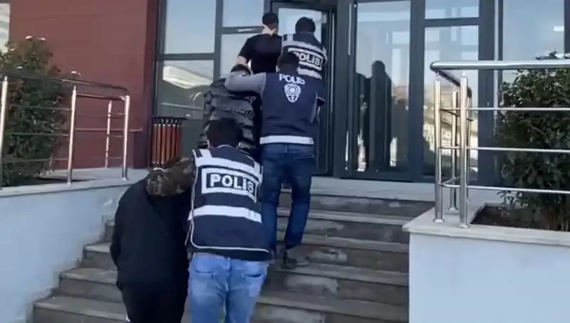 Korsan Taksi Tuzağı: İki Şüpheli Yolcudan Gaspçı Oldu