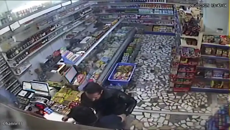 Cezaevi Firarisi Markette Şok Anlar Yaşattı: Bıçak Çekip Fırtına Gibi Esti