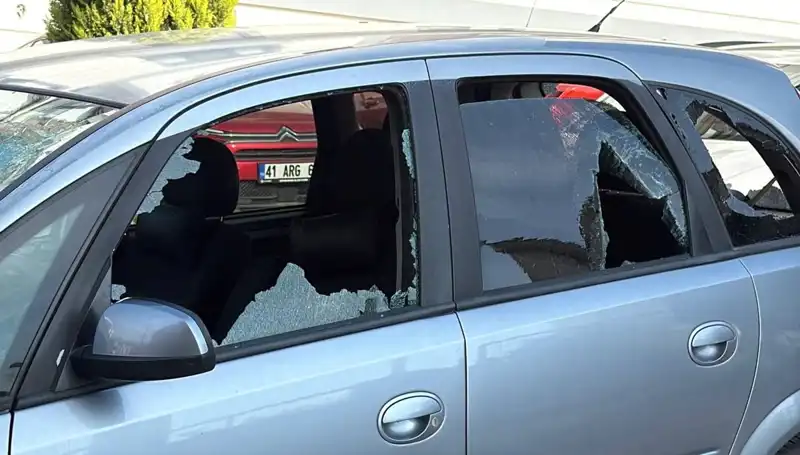 İki Mahalle Arasında Silahlı Çatışma: Bir Hayat Kaybedildi, Üç Kişi Yaralandı
