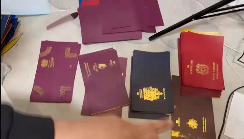 Sahte Belgelerle Suç Ağı Gözaltına Alındı: Vize, Pasaport ve Ehliyet Operasyonu