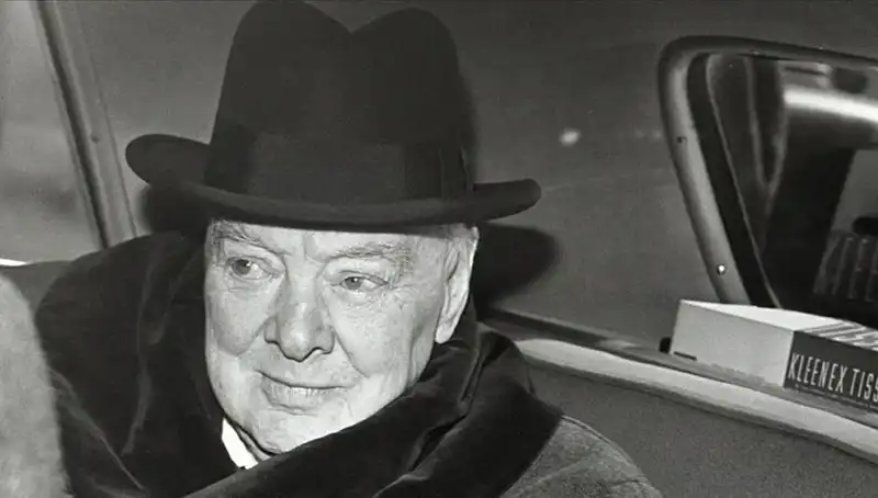 Churchill'in Bekar Evi Satışa Çıktı: Tarihi Konut Yeni Sahibine Kavuşmayı Bekliyor