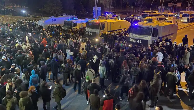 İstanbul ve Ankara'da İmamoğlu Destekçileri: Öğrenciler Gözaltılara İsyan Ediyor