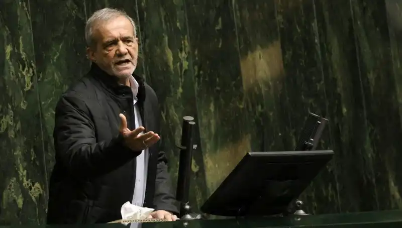 İran Cumhurbaşkanı Yardımcısının Lüks Gezi Skandalı ve Görevden Alınması