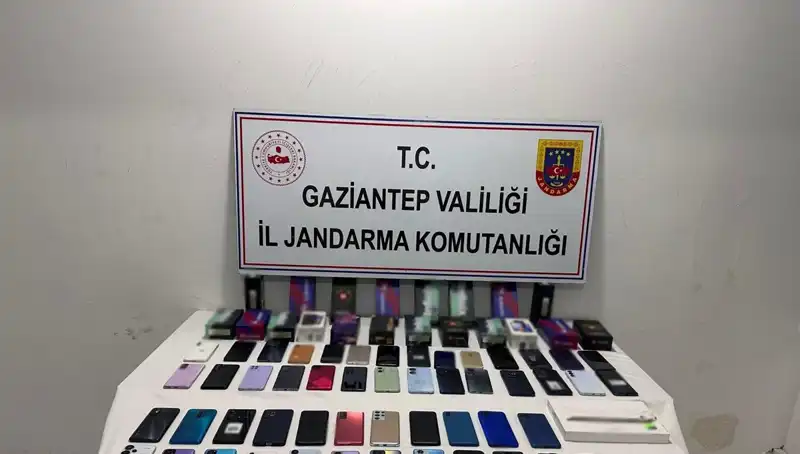 Gaziantep'te 2 Milyon TL’lik Kaçak Telefon Operasyonu: 2 Kişi Gözaltına Alındı