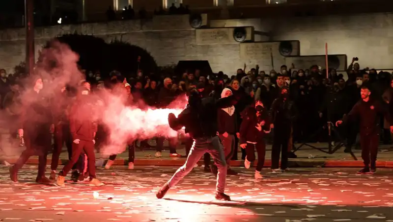 Yunanistan'da Hükümete Gensoru: Atina Sokaklarında Protestolar Yükseliyor