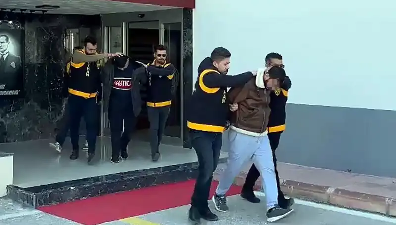 Ekipte Dehşet Anları: Silah Zoruyla 2 Milyon Lira İstemek!