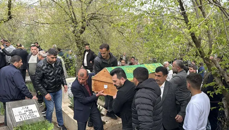 Karabük'te Trafik Kazasında Hayatını Kaybedenlerin Son yolculuğu Diyarbakır'da Gerçekleşti