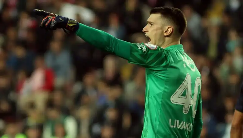 Fenerbahçe Kalecisi Livakovic’in Zorlu Günleri: Başında Büyük Bir Sorun Var