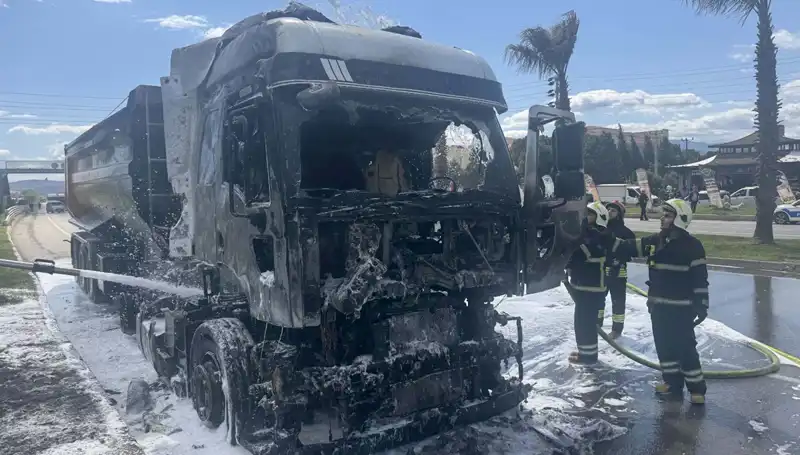 Kum Yüklü TIR'ın Yangını: Olay Anı ve Sonrası