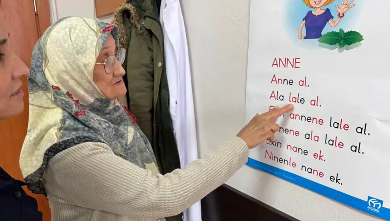 65 Yaşında Okuma Yazma Öğrenen Ayşe Teyze'nin Ilham Verici Hikayesi