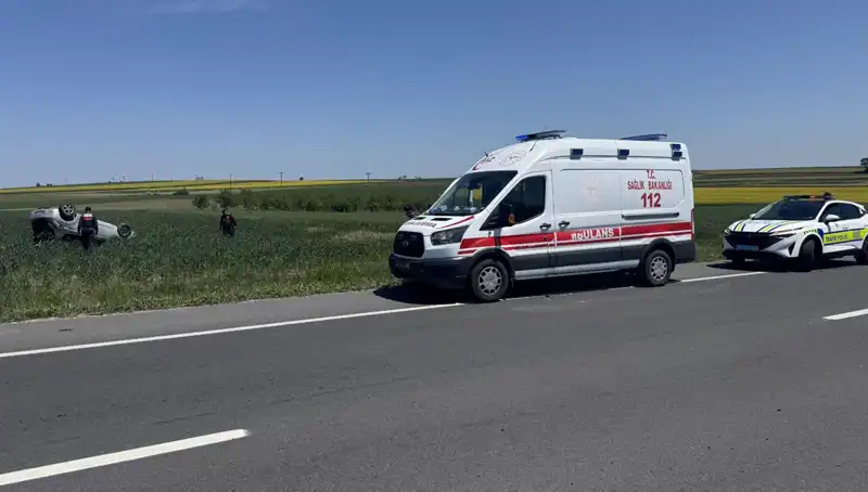 Edirne'de Devriye Gezen Otomobil Kaza Yaptı: Sürücü ve Eşi Yaralı