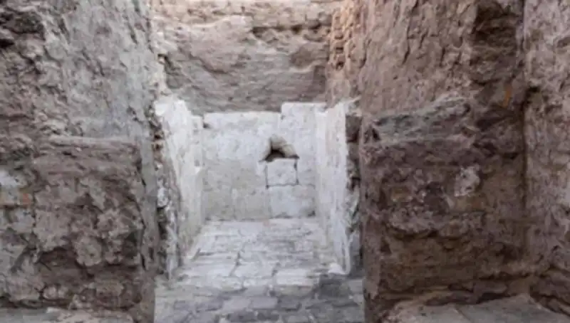 Mısır’da Sıra Dışı Bir Keşif: 3,500 Yıl Öncesine Ait Kraliyet Mezarı Gün Yüzüne Çıktı