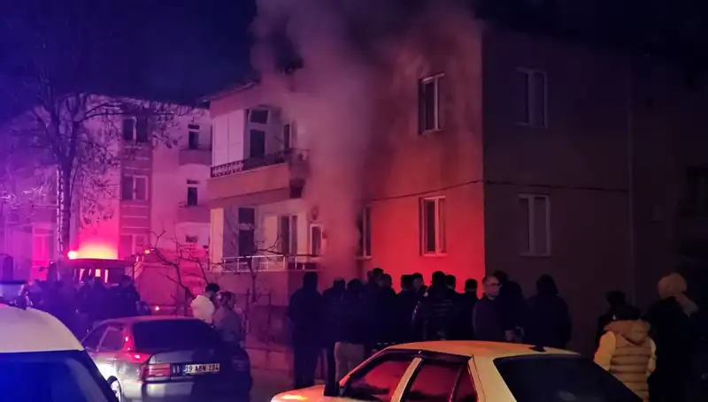 Çorum'da Apartman Yangını: 10 Kişi Dumandan Etkilendi