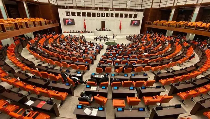 Yeni Dokunulmazlık Dosyaları Meclis'e Sunuldu: Siyasi Arenada Neler Olacak?