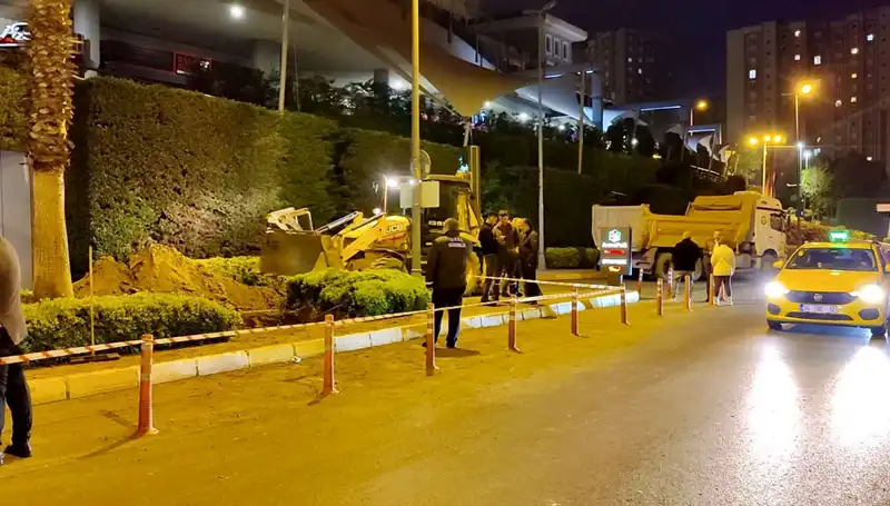 AVM Girişinde Doğalgaz Paniği: Alışveriş Keyfi Tehlikeye Girdi!